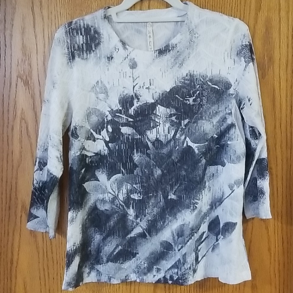 Leo & Nicole textured 3/4 sleeve Size Small